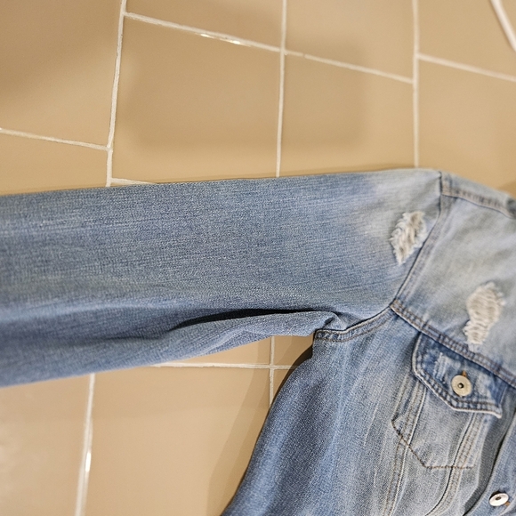 Women's Distressed Jean Jacket. Medium Wash. Size M. - Picture 7 of 9